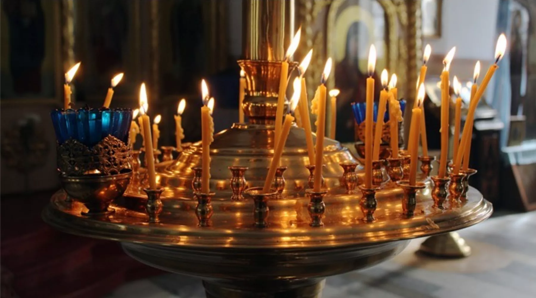 Русская православная церковь. Свечи. Церковь