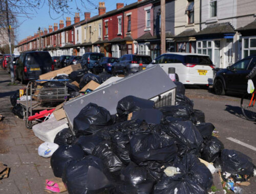 Мусорщики Бирмингема бастовали больше года – властям удалось их уговорить