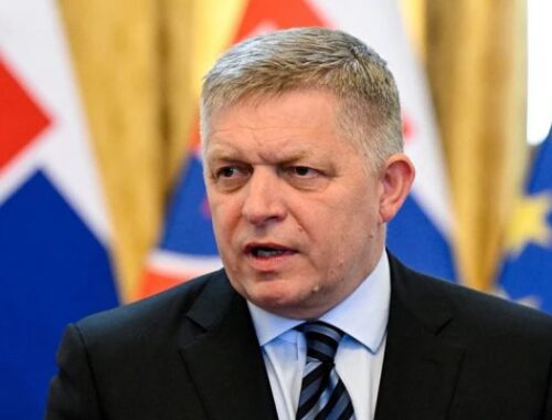 Не самолетом, так на машине: Фицо не намерен сдаваться и планирует посетить Москву