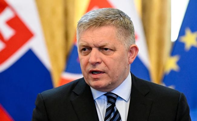 Не самолетом, так на машине: Фицо не намерен сдаваться и планирует посетить Москву