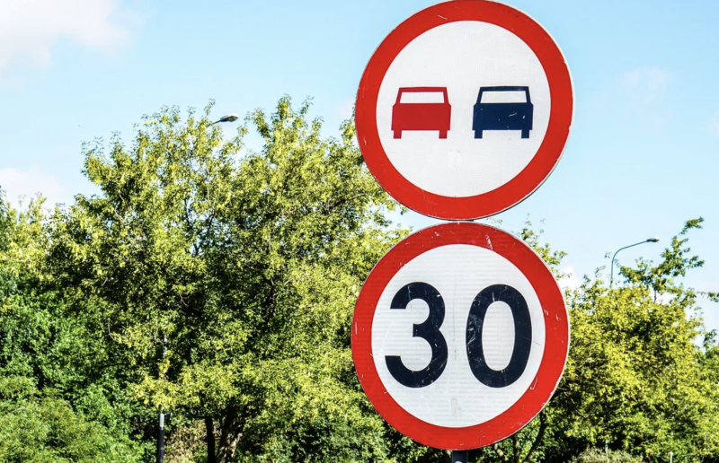Нештрафуемый порог снижен на 10 км/час. И это не все новости для автомобилистов. Разбираем факты