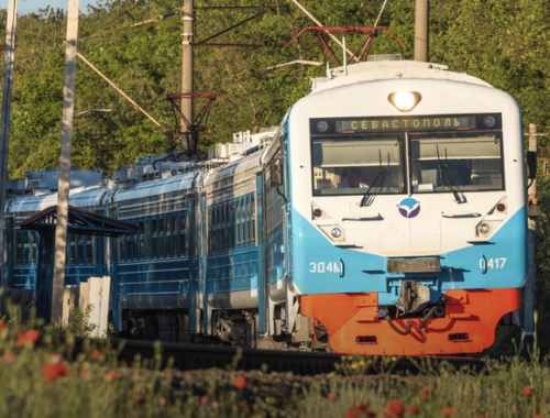 Пригородные поезда на Севастополь встали после атаки БПЛА