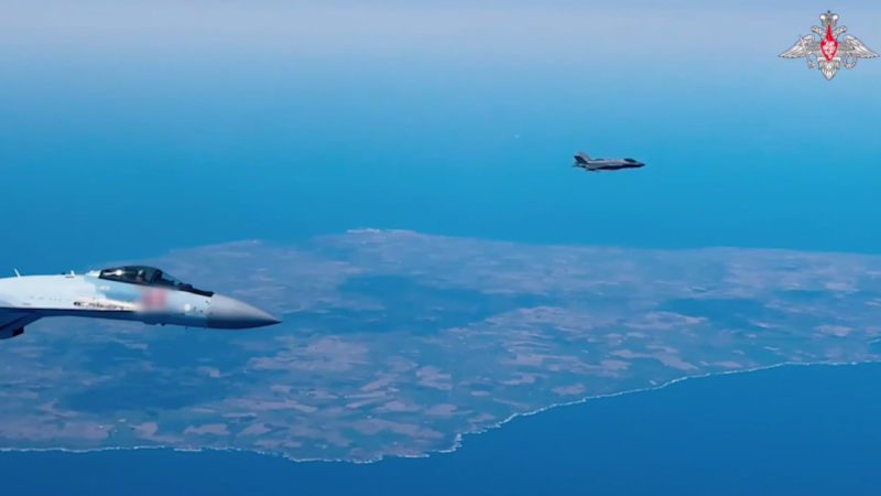 Россия предупредила: К самолётам НАТО приблизились "птицы-монстры". В "лапах" - сверхзвуковые ракеты. Ультиматум Путина услышан