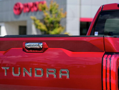 Toyota сократит производство автомобилей из-за кризиса на Ближнем Востоке