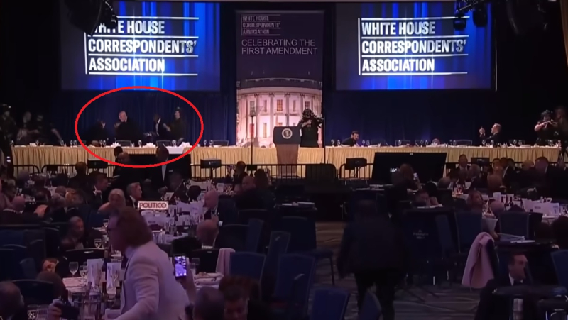 "Трамп любит изображать себя императором": Что не так в "покушении" на президента США?