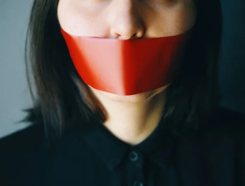 В Госдуму внесут проект закона о штрафах за призывы к ограничению прав женщин