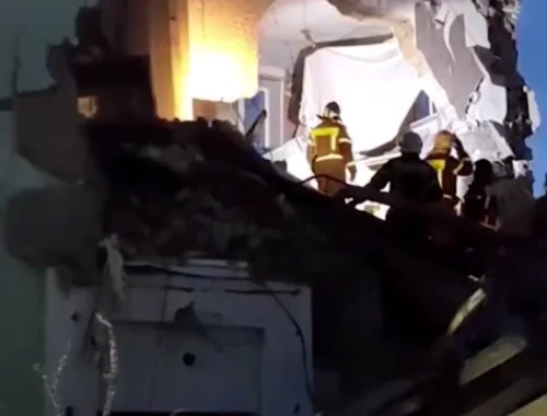 В результате атаки БПЛА в Сызрани рухнул подъезд, из-под завалов достали людей