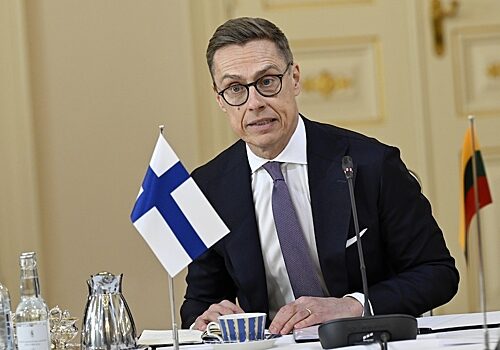Президент Финляндии Стубб пошутил про «решётку» на встрече с гражданами Президент Финляндии Стубб пошутил про «решётку» на встрече с гражданами