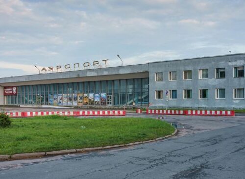Аэропорт Пскова приостановил работу