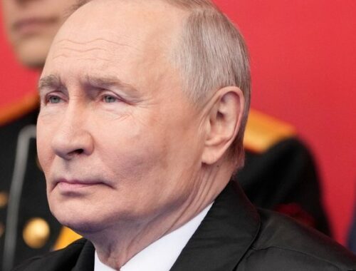 «Лично заехал за ней в гостиницу»: Путин устроил своей учительнице Вере Гуревич экскурсию по Москве «Лично заехал за ней в гостиницу»: Путин устроил своей учительнице Вере Гуревич экскурсию по Москве
