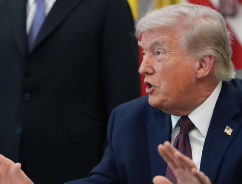 «Очень хорошие переговоры» на фоне ударов: Трамп оценил диалог с Ираном