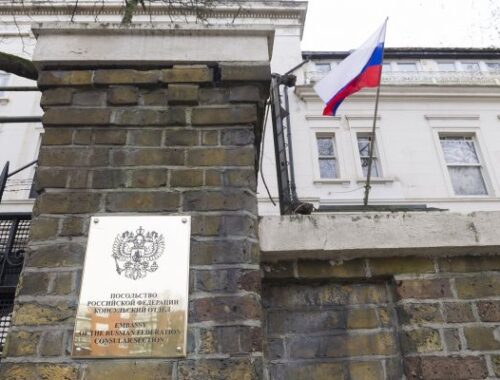 Посольство России отреагировало на санкции Лондона за «перемещение детей с Украины»
