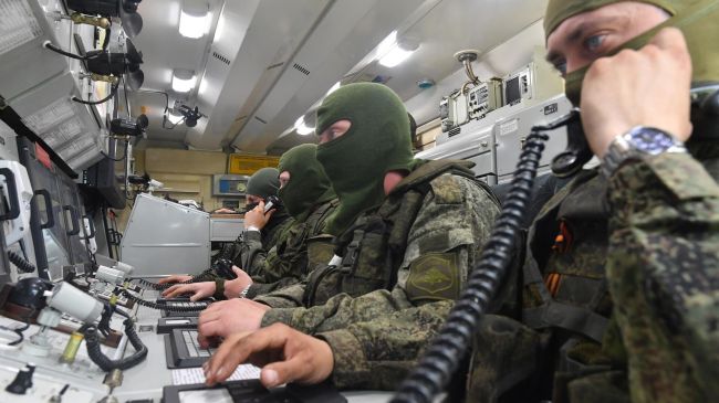 Третий за ночь дрон сбит на подлете к Москве