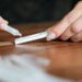 Как отмыть пластиковые подоконники от сигаретного налета